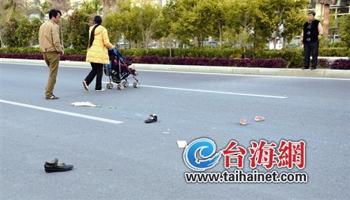 祖孙横穿马路被车撞 老人腿部骨折小孩重伤昏迷