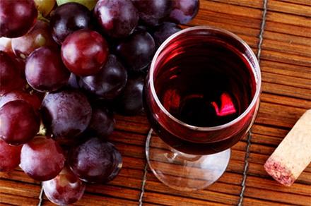 葡萄和红酒(图片来源：Shutterstock)
