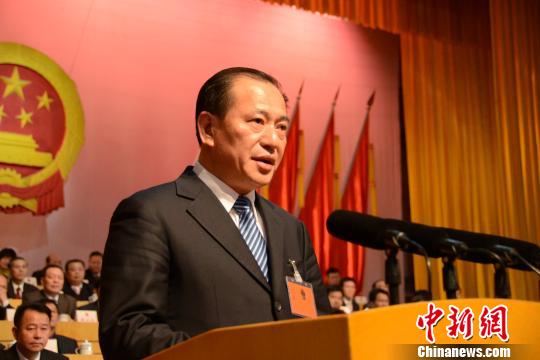 7日下午,为期3天的漳州市十五届人大四次会议闭幕。闭幕仪式前,大会举行了第三次全体会议,会议补选了市人大常委会部分组成人员,陈汉夫当选市人大常委会主任。 林丽君 摄