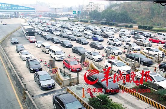 广乐隧道群段行车密集，“瓶颈”粤北站犹如停车场