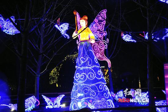 2月14日晚，金茂·梅溪湖国际灯光节正式启幕。
