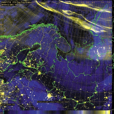 DMSP卫星拍摄到的盘旋在斯堪的纳维亚北部的极光。