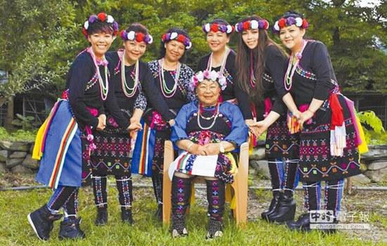 张惠妹因二姐病逝精神崩溃已赶回老家奔丧（图）