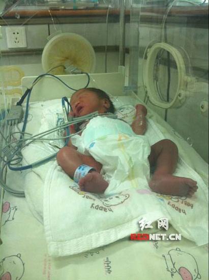 孕妇张露离开湖南马王堆医院妇产科。
