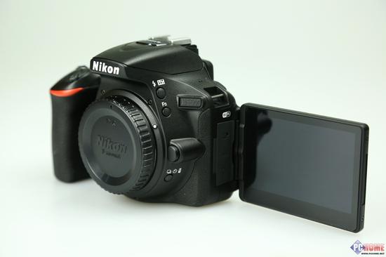 轻薄触控单反2in1 尼康D5500首发评测