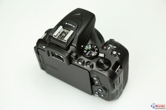 轻薄触控单反2in1 尼康D5500首发评测