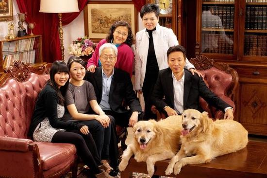 拍摄合影也可以选择三角形构图(图片源自网络)