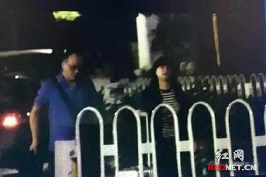廖隆章通过个人微博发布照片显示，益阳赫山法院副院长王茂华，涉嫌携带一女士赴外地游玩，状态极亲密。但照片中是否为当事人，红网时刻新闻记者目前尚未得到进一步确认。