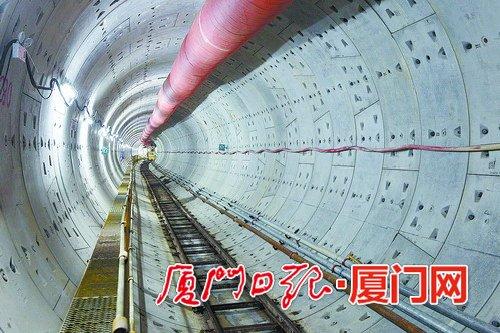 里 轨道交通1号线诚毅广场站施工现场。