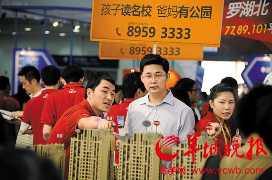 为让孩子读名校父母不惜花重金 羊城晚报记者 王磊 摄