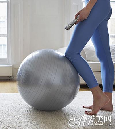  减肥也可以很有趣 健身球&瑜伽 燃脂更有效 