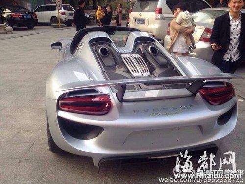 出现在福清的保时捷918(网友供图)