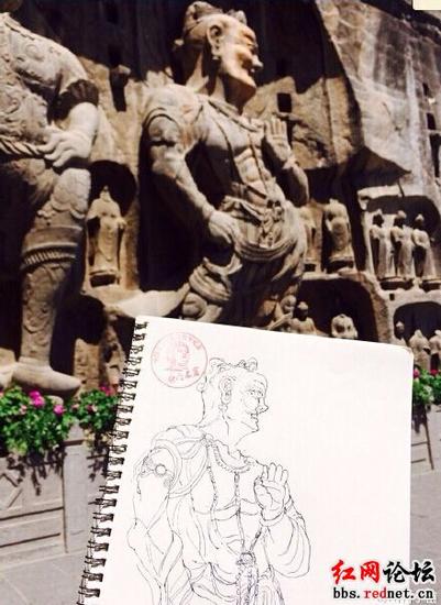 (每到一个景点,陈谷苗都会习惯的画上几张。)