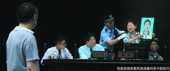 安徽“埋尸医生”否认治死人 开保时捷毁尸灭迹