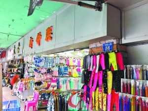 如今 阳光香肉店旧址已变成服装店。
