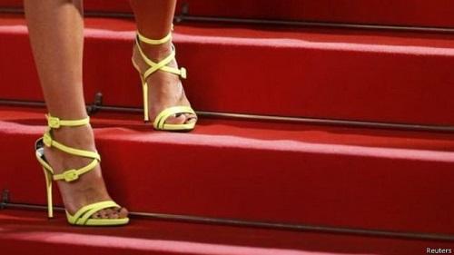 有出席戛纳电影节的女性嘉宾称，如果穿平底鞋参加电影节，就会被拒绝入场。