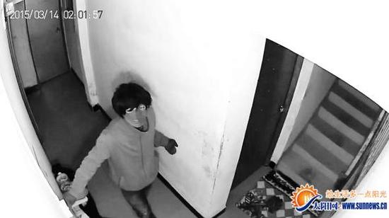 群众演员头戴假发丝袜盗窃数起 作案车牌尾数