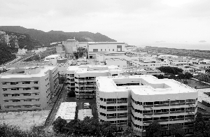 岭澳观景台上俯拍的岭澳一期核电机组厂区图。 信息时报记者 巢晓 摄