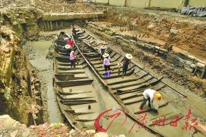 位于北京路45号至65号地段建筑工地的古船发掘现场。