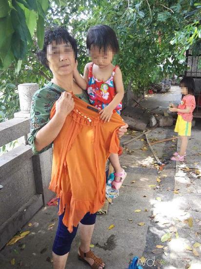 管女士称把女儿锁起来是没有办法的办法。 南都记者 寇金明 摄