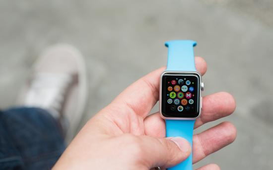 为什么苹果当初没让应用直接跑在 Apple Watch 上？