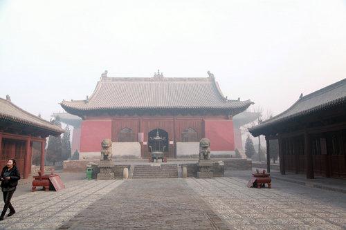 大雄宝殿,又名三宝殿.