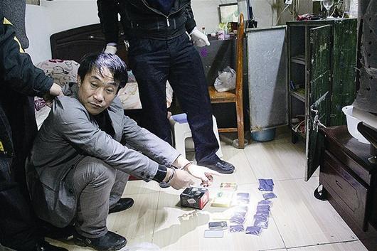 犯罪嫌疑人徐良文在家中被抓获，现场搜出大量毒品