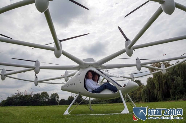 18个旋翼的设计旨在让直升机拥有众多驱动器
