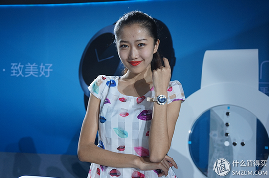 IP68级防尘防水14天待机 华为发布荣耀手环ze