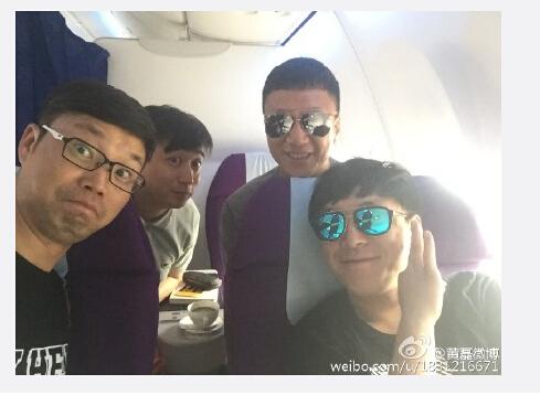 黄磊晒与黄渤孙红雷王迅合照 笑言:两傻两精|孙