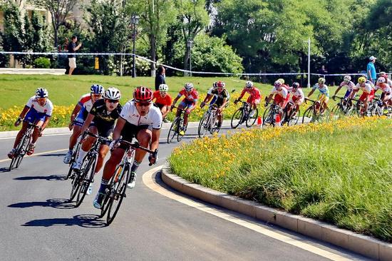 青运会公路自行车比赛资格赛在秦皇岛开赛