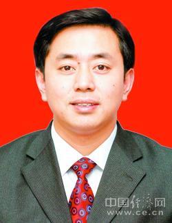 汤立斌,男,汉族,1975年7月生,江苏姜堰人,博士研究生,1995年12月加入中国共产党。