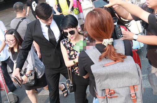 成都女孩杨子晴骂陶喆人渣:我还有猛料曝光