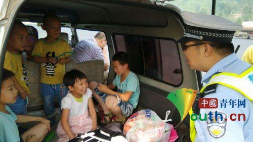 山西高速交警查获一超员百分百面包车