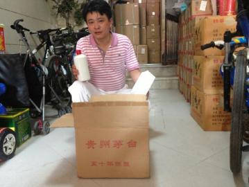 邹勇诉称,2010年底,王林对邹勇称其有特供的五十年陈酿茅台酒,邹勇在使用了50多箱后称口感不对,称其上当受骗。