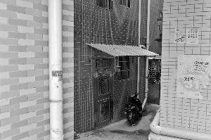 图为犯罪嫌疑人所租住的出租屋，位于大学城穗石村双桂街7巷旁。
　　信息时报记者 陈文杰摄