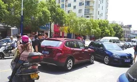 宝马车主骂高尔夫R是烂车 差点引发群架