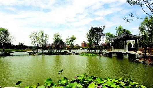 图为:武汉园博园里展露西湖美景 (记者万多 实习生王向婕摄)