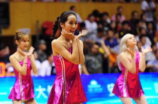 安徽文一男篮战胜郑州大运 取得五连胜(图)_新浪安徽_新浪网