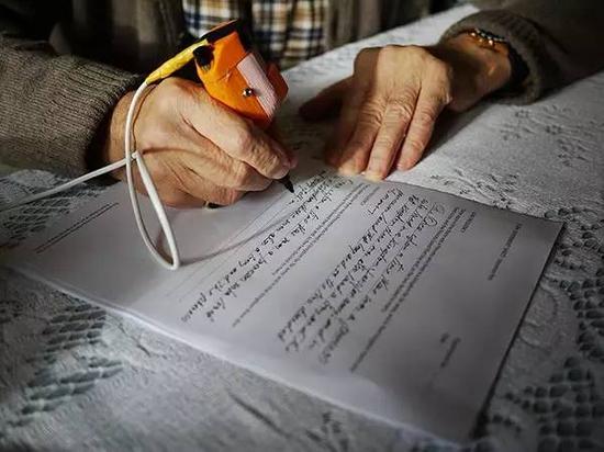 帕金森患者专用笔使用展示