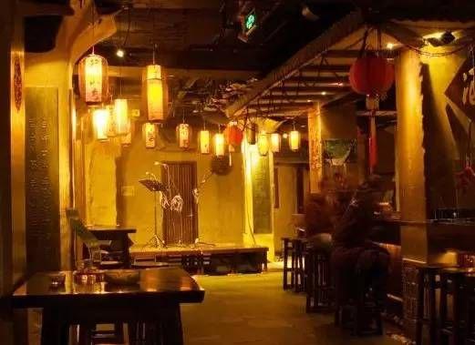 摩砚酒吧