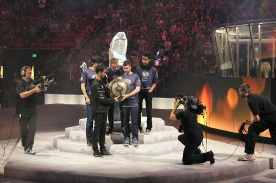 打游戏能挣1800万刀 电竞真有看起来那么美?