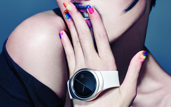 看来三星 Gear S2 发布会也要请时尚编辑