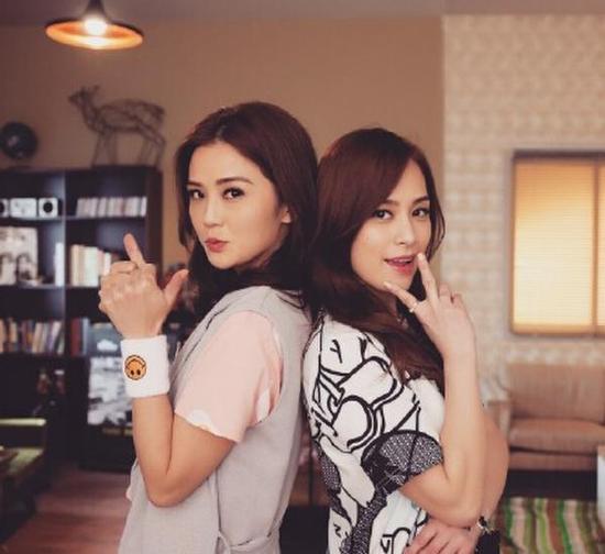 阿sa阿娇再聚合影调皮卖萌_手机新浪网