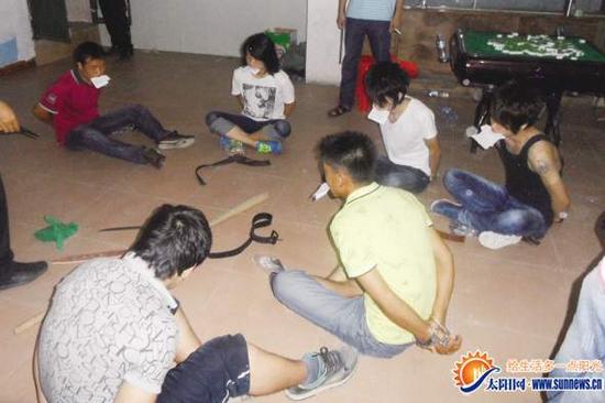 厦门端掉两恶势力团伙抓获21人 争抢工程刀棍齐上