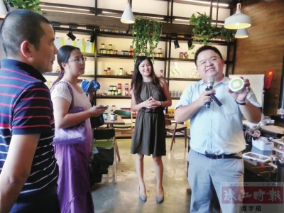 佛山泛家居电商创意园副总经理何江海介绍园