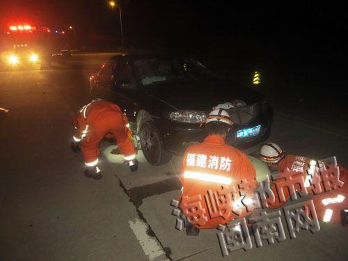 晋江:情侣路中争执女友被撞亡 男友不知女友真