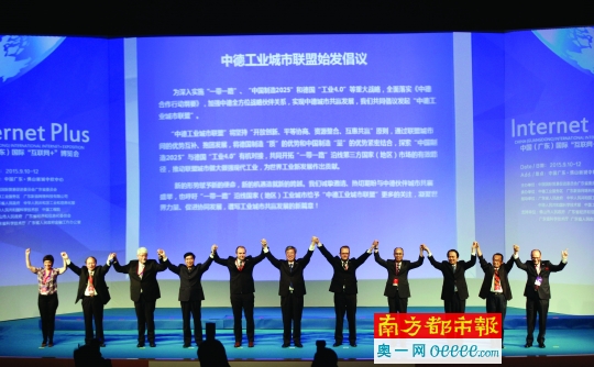 什么是国际互联网 EHx4-fxhupik6706974.jpg