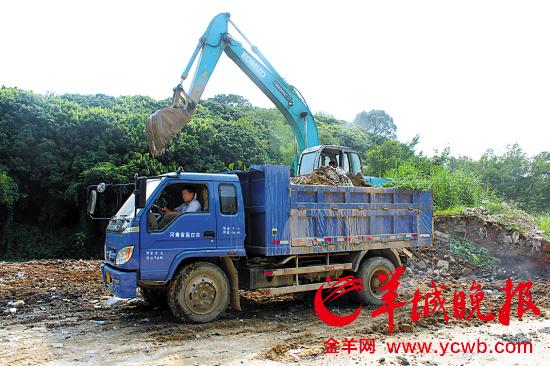 惠深交界跨区难管理 有毒垃圾占据农田河道