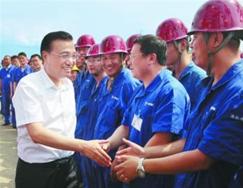 李克强大连眺望钻井平台:东北未来大有希望|李